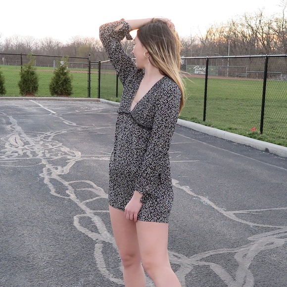 wild fable Dresses & Skirts - NWT - Flowy Black and White Floral Dress